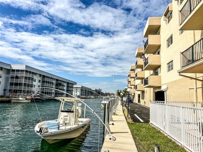 Building Photo - 3860 NE 170th St