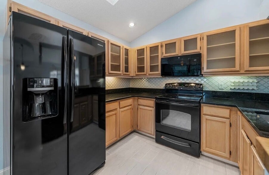 Building Photo - 9293 Heathridge Dr