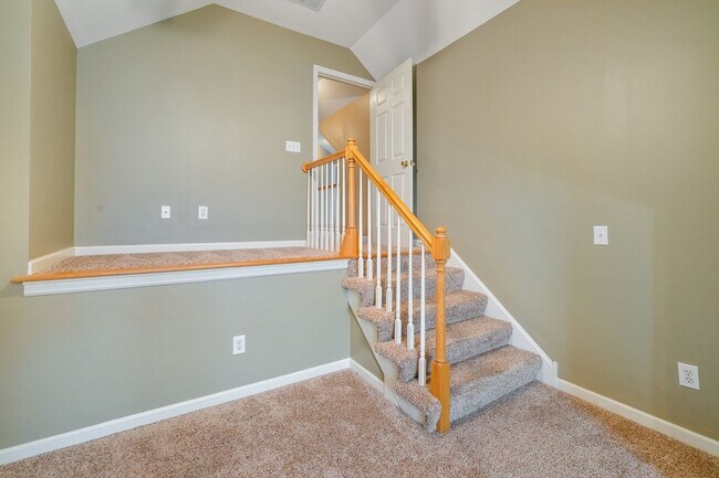 Building Photo - 7037 Mooreland Ct