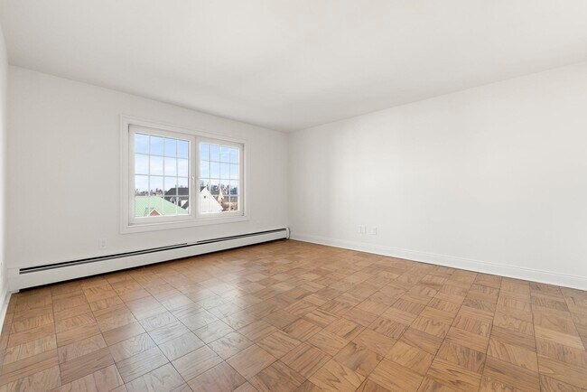 Building Photo - 200 Shearwater Ct W