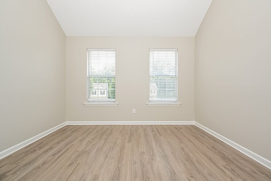 Building Photo - 468 Grove Park Dr