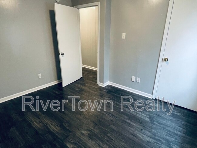 Building Photo - 6630 Embassy Cir