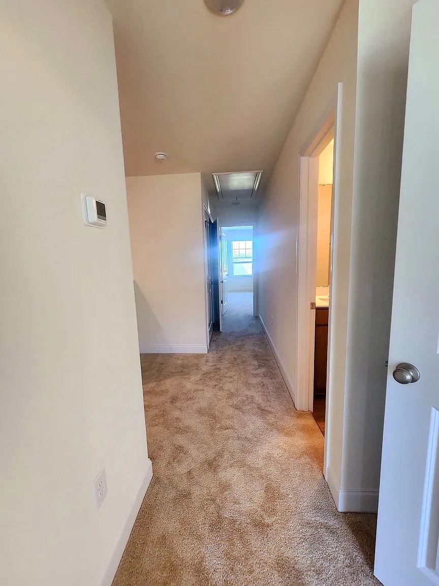 Building Photo - Room in Townhome on Caddis Bnd