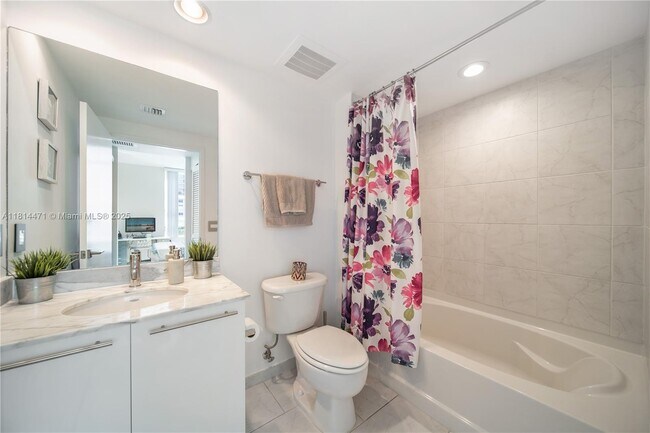 Building Photo - 950 Brickell Bay Dr