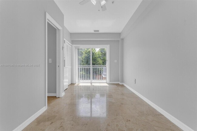 Building Photo - 1421 SW 3rd St