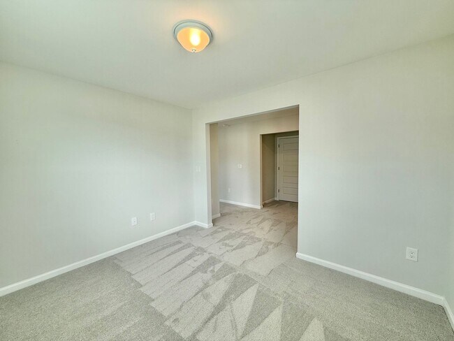Building Photo - Stunning New 5BD, 5BA Garner Home with Lux...