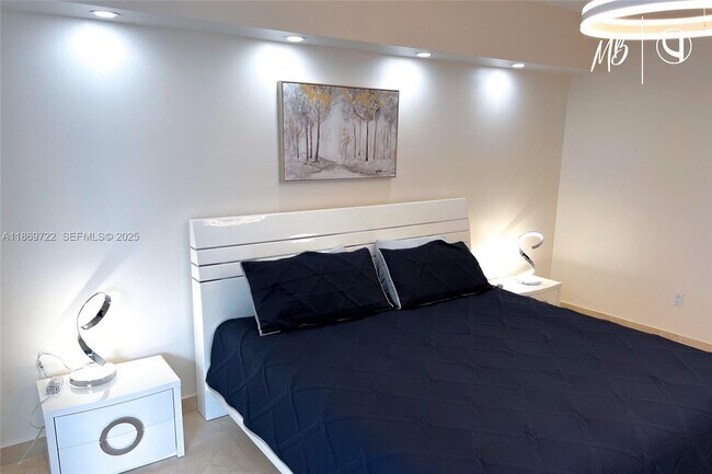 Building Photo - 1830 S Ocean Dr