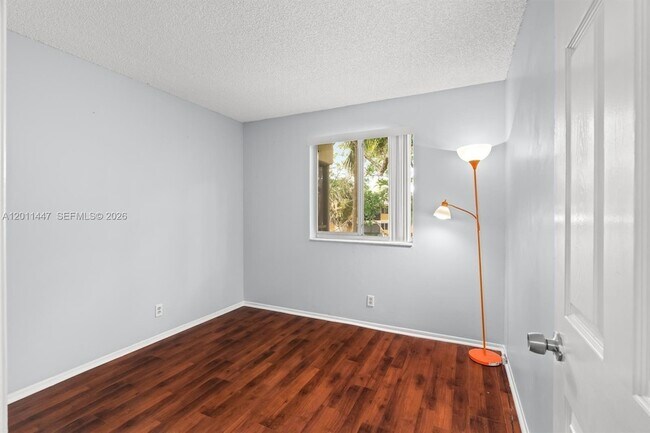 Building Photo - 3083 N Oakland Forest Dr
