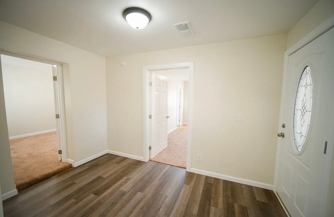 Building Photo - 315 Atrisco Dr SW