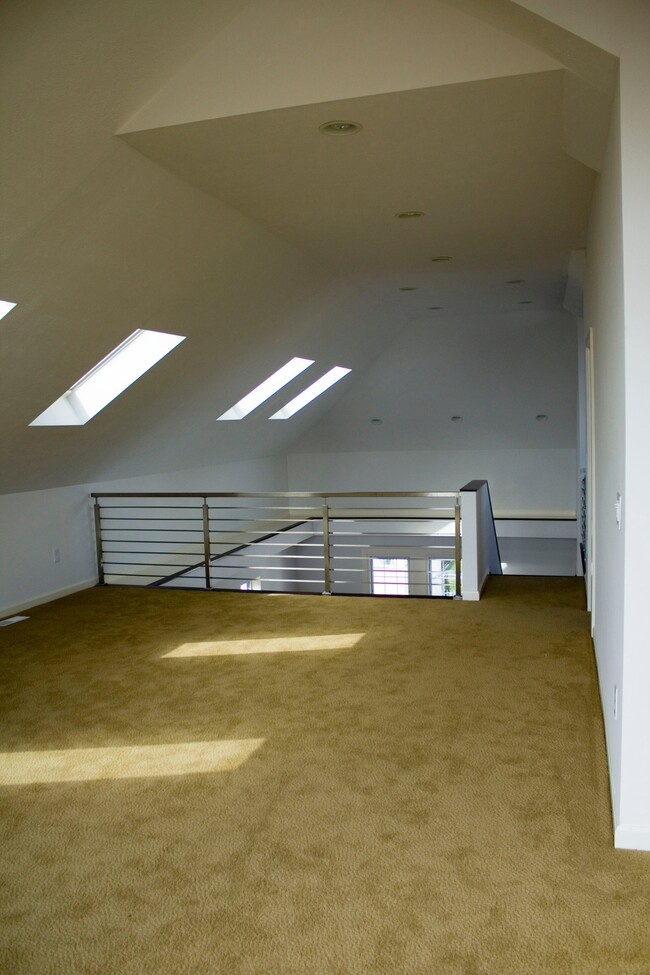 Building Photo - 1245 W 69th St