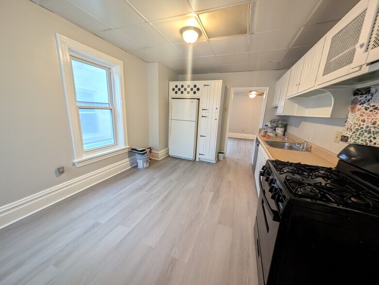 Kitchen - 332 S 2nd St