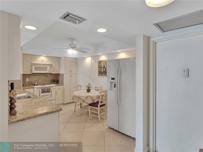 Building Photo - 1150 Hillsboro Mile-