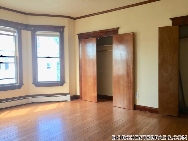Building Photo - 361 Adams St
