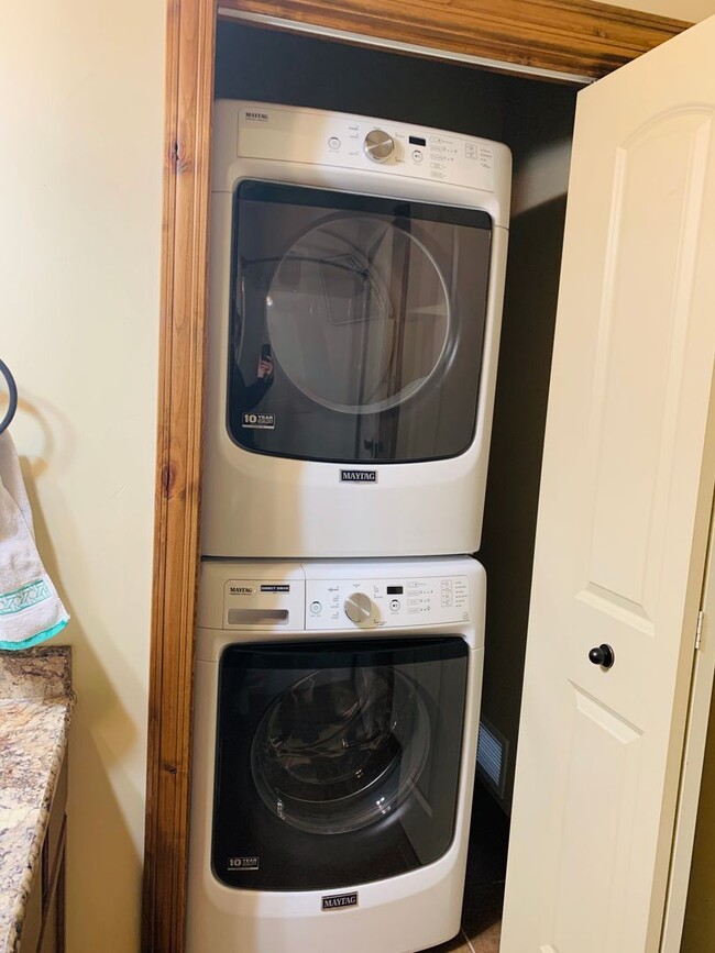 Building Photo - Everything you need. All right here. 2 bed...