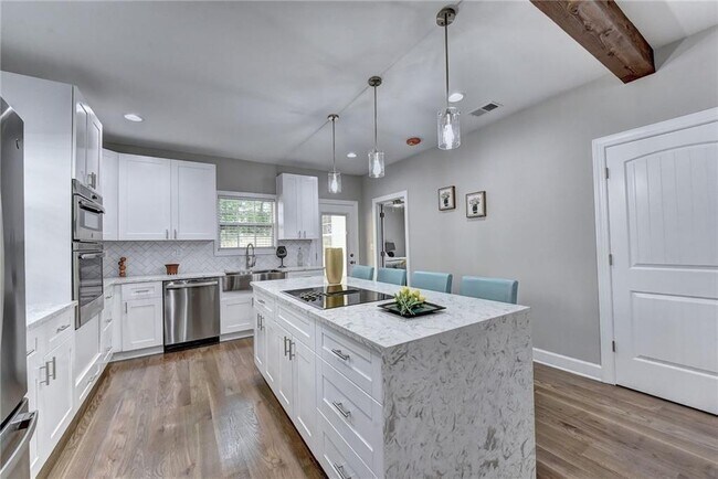 Building Photo - 663 Bryan St SE