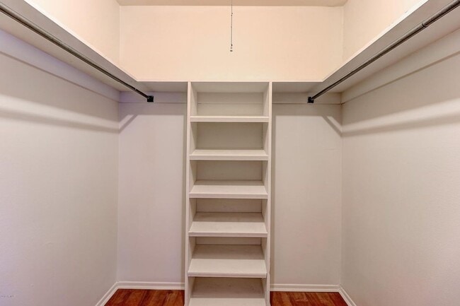 Building Photo - **SPECTACULAR - 2BEDROOM/3BATHROOM CONDO I...