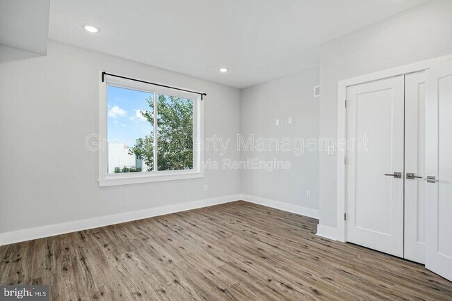 Building Photo - 1904 E York St