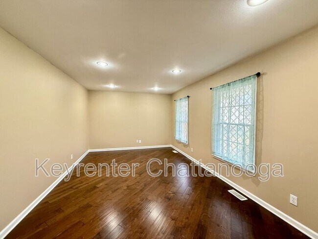 Building Photo - 9512 Imperial Dr