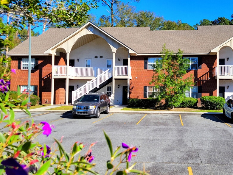The Retreat at Pineview 611 Pineview Dr Valdosta GA 31602 Apartment