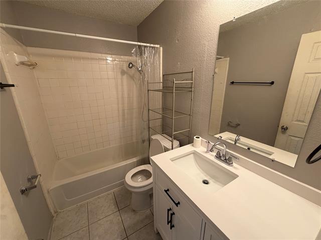 Building Photo - 737 Woodland Ct