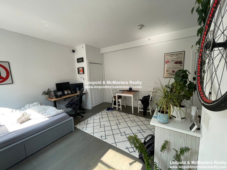 Primary Photo - 50 Queensberry St