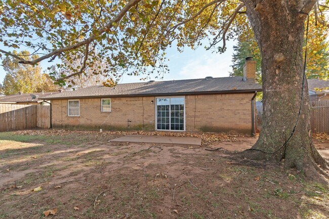 Building Photo - 1205 Swan Lake Rd