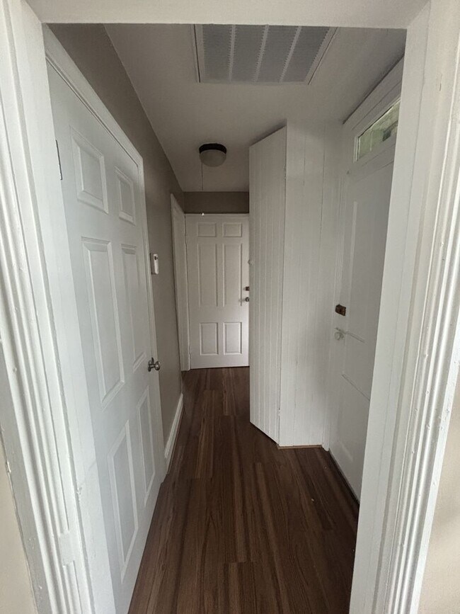 Building Photo - 154 E Liberty St