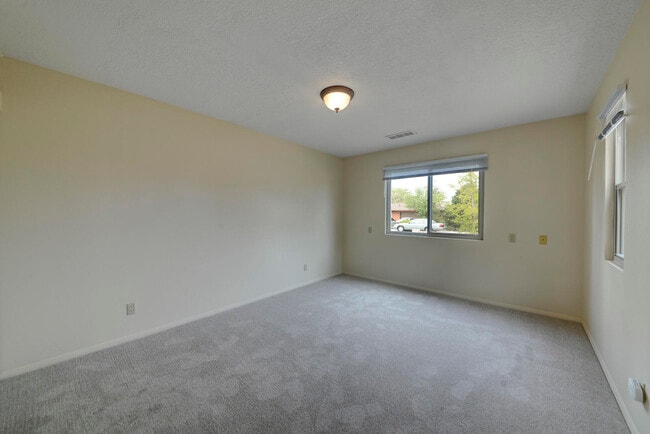 Building Photo - 814 Palmas Altas Dr SE