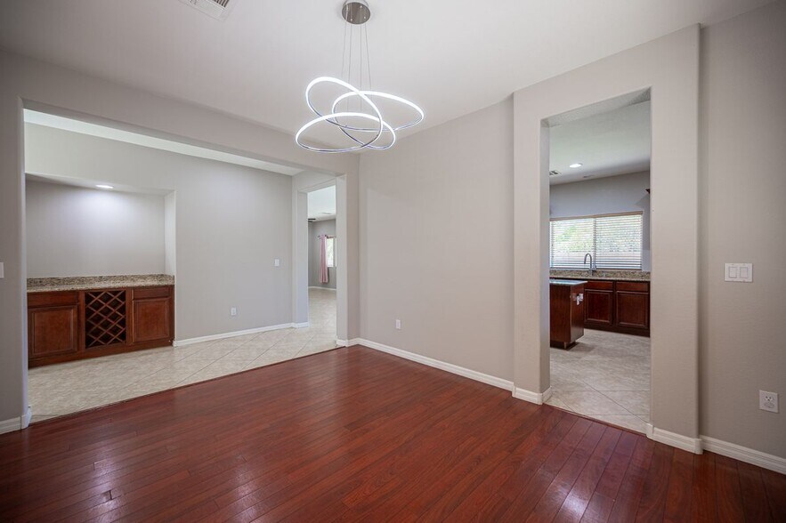 Building Photo - 12141 Capilla Real Ave