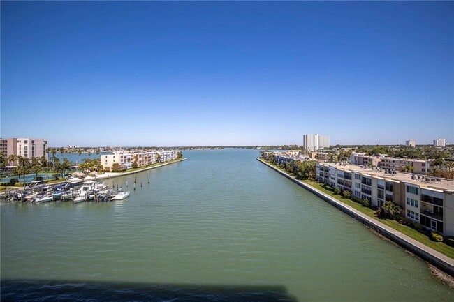 Building Photo - 7300 Sun Island Dr S