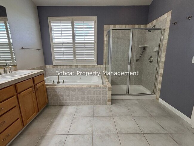 Building Photo - 1626 Evergreen Dr