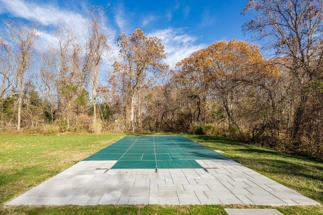 Building Photo - 212 Meadows W