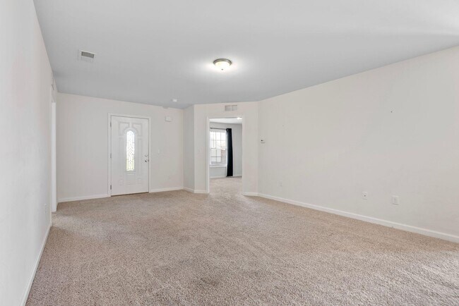 Building Photo - 579 Regency Cir