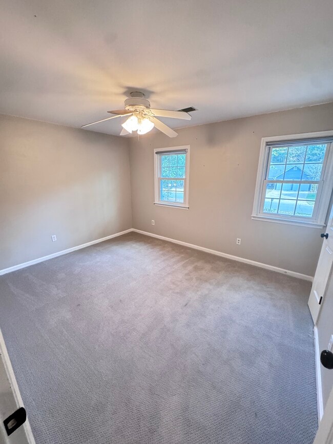 Building Photo - 1884 Dovonshire Rd S W