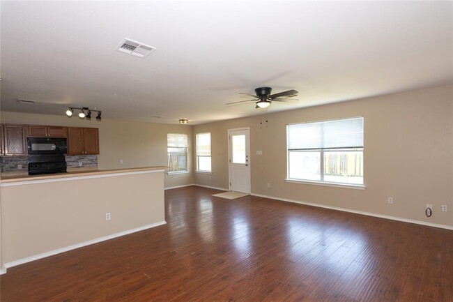 Building Photo - 245 Shale Dr