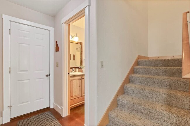 Building Photo - 816 Reedy Ln