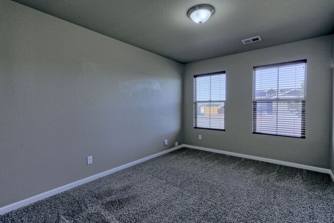 Building Photo - 3 Bedroom 2 1/2 Bath in Loveland