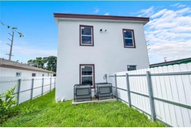 Building Photo - 1831 NW 67th St