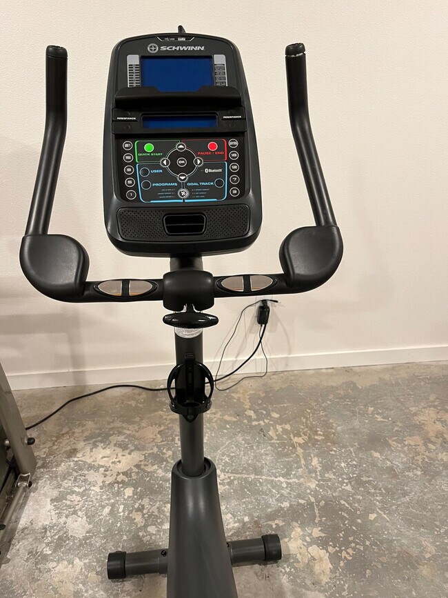 Building Photo - 3201 SW Sherwood Pl