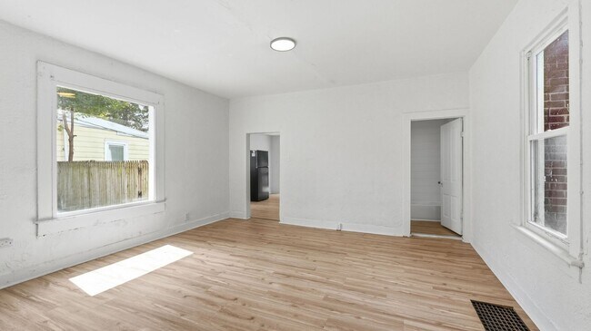 Building Photo - 1221 Wefel St