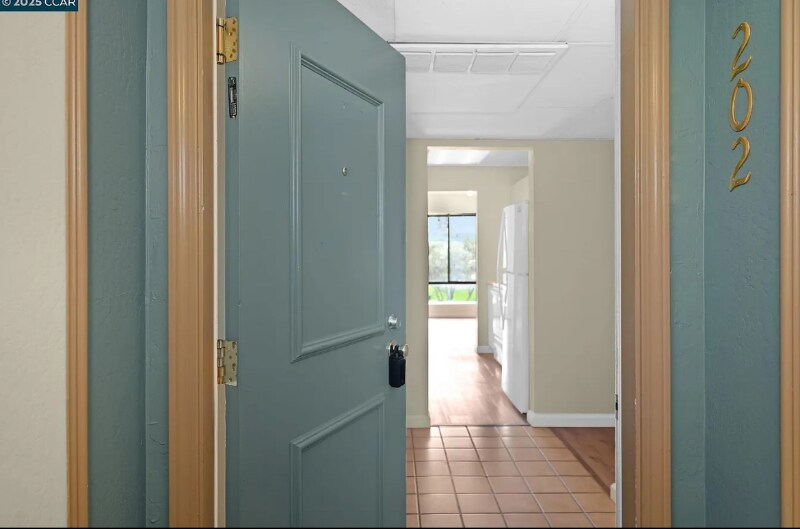 Building Photo - 202 N Civic Dr