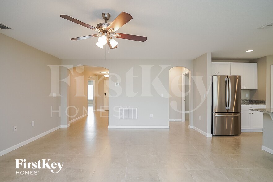 Building Photo - 429 Earhart Dr