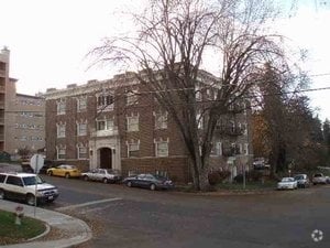 Building Photo - The Oxford Apartments!