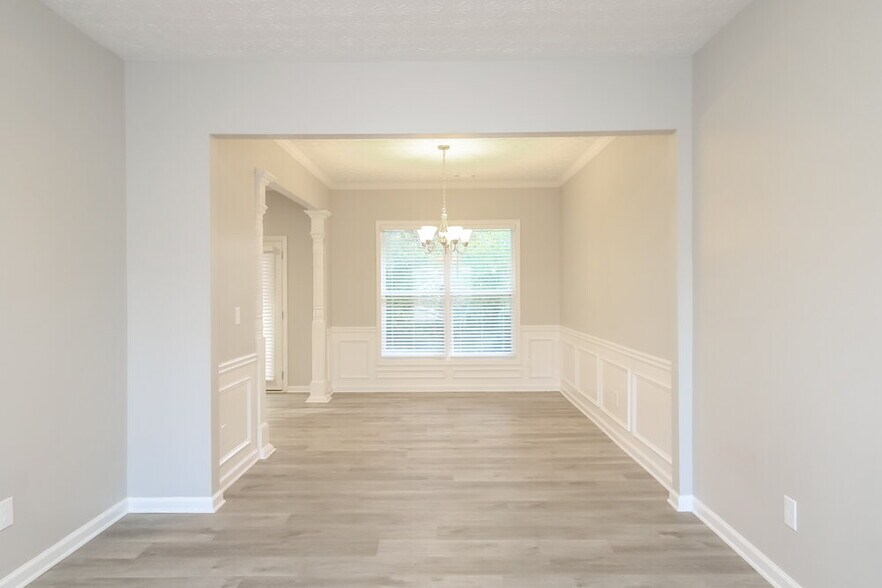 Building Photo - 445 Laurelton Cir