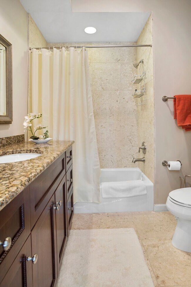 Building Photo - ** OLDE NAPLES ** 3 BED + DEN / 3 BATH - GARAGE - WALK TO BEACH & DOWNTOWN - SHORT TERM RENTAL