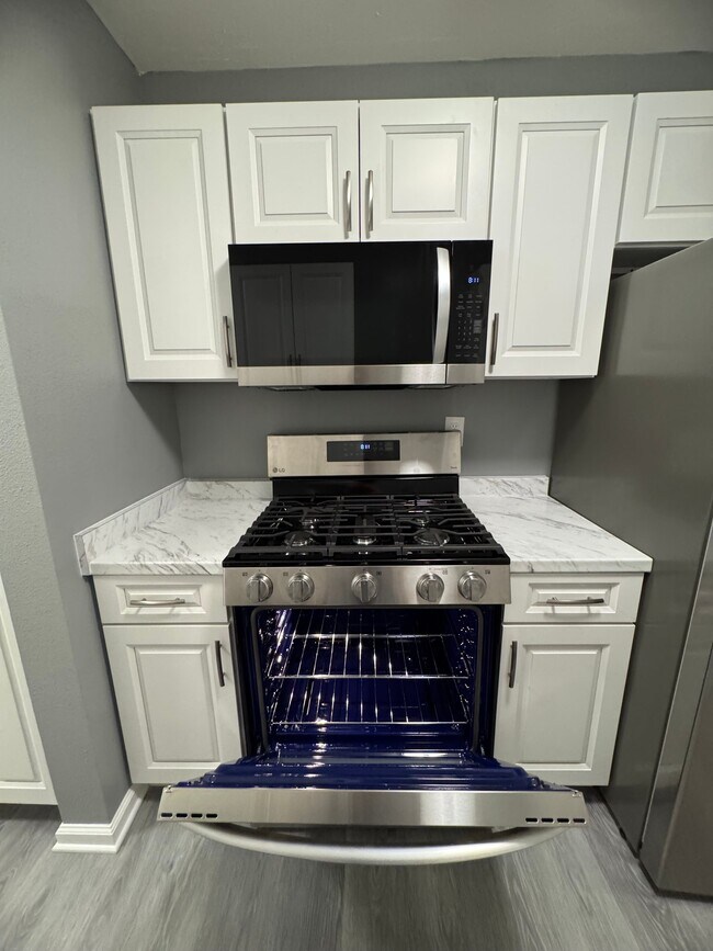 Building Photo - 5064 Springwood Rd