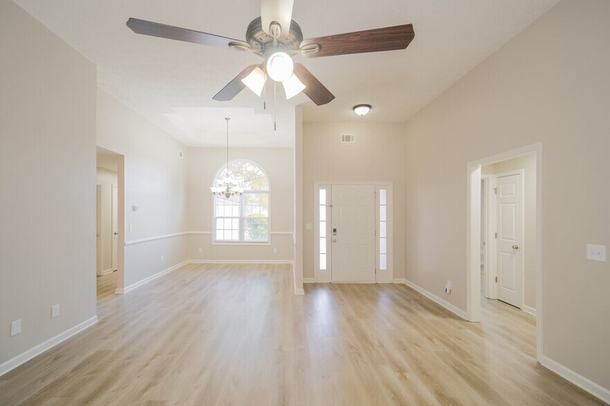 Building Photo - 775 Pebble Blvd