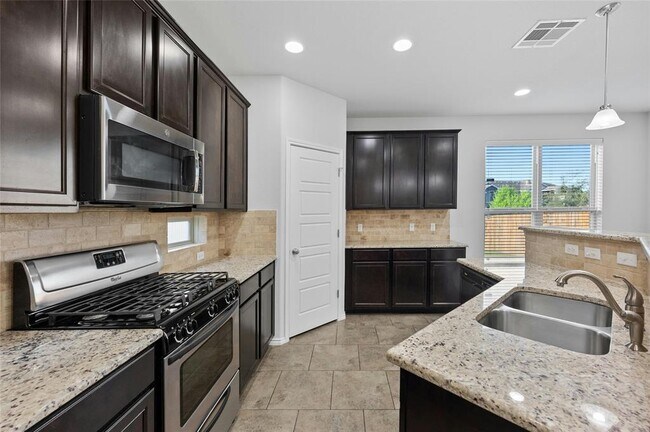 Building Photo - 9924 Milla Cir