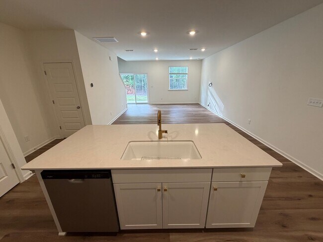 Building Photo - Mebane / Townhouse