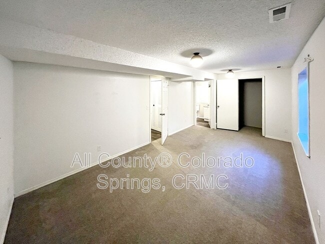 Building Photo - 2058 Palm Dr